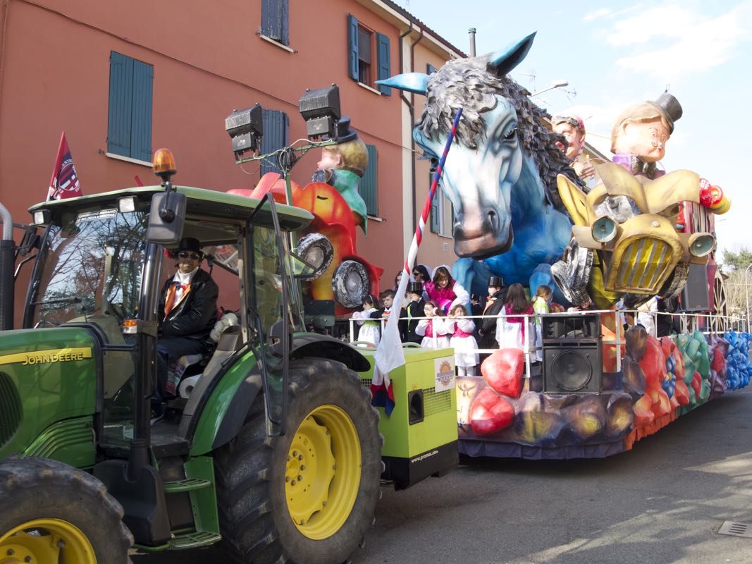 Carnevale di San Pietro in Casale - Seconda sfilata 1/3/2015